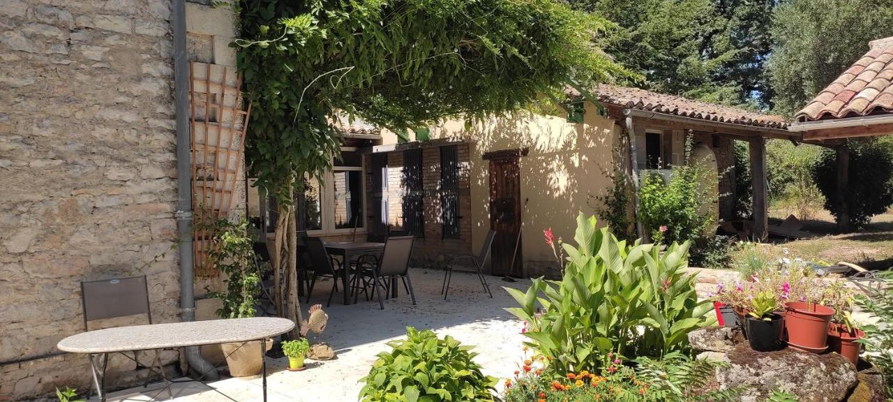 Bed and Breakfast Domaine Les Garrigues Puygaillard-de-Quercy Exterior foto